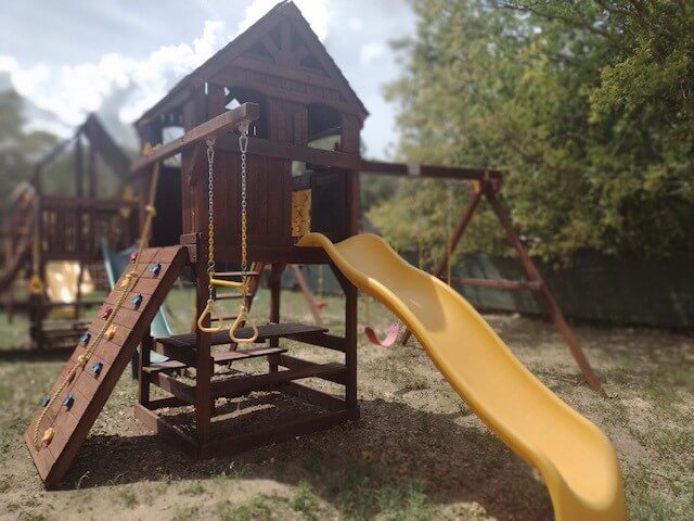 IH10 Fiesta Clubhouse w/Cabin - Rainbow Play Systems