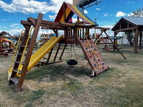 NB – Circus Castle III 9D - Rainbow Play Systems