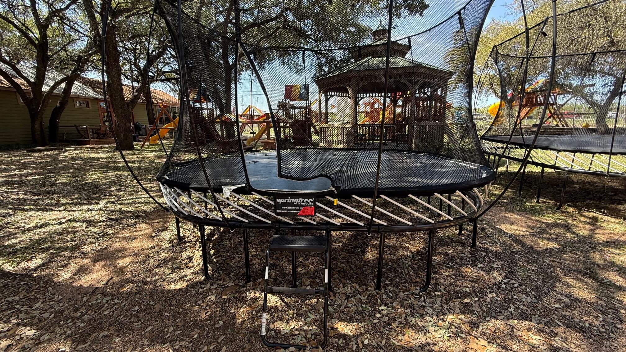 IH10 – S113 11x 11 Square Springfree Trampoline