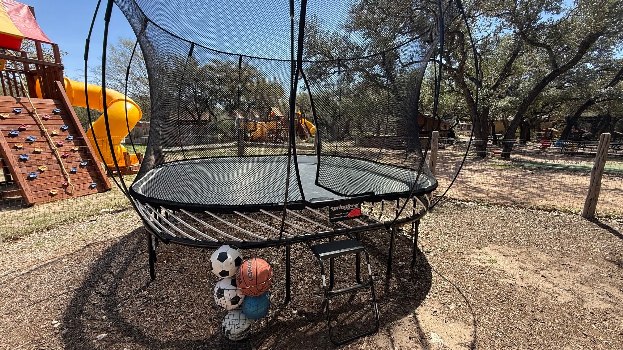 IH10 – 11′ Square Springfree Trampoline
